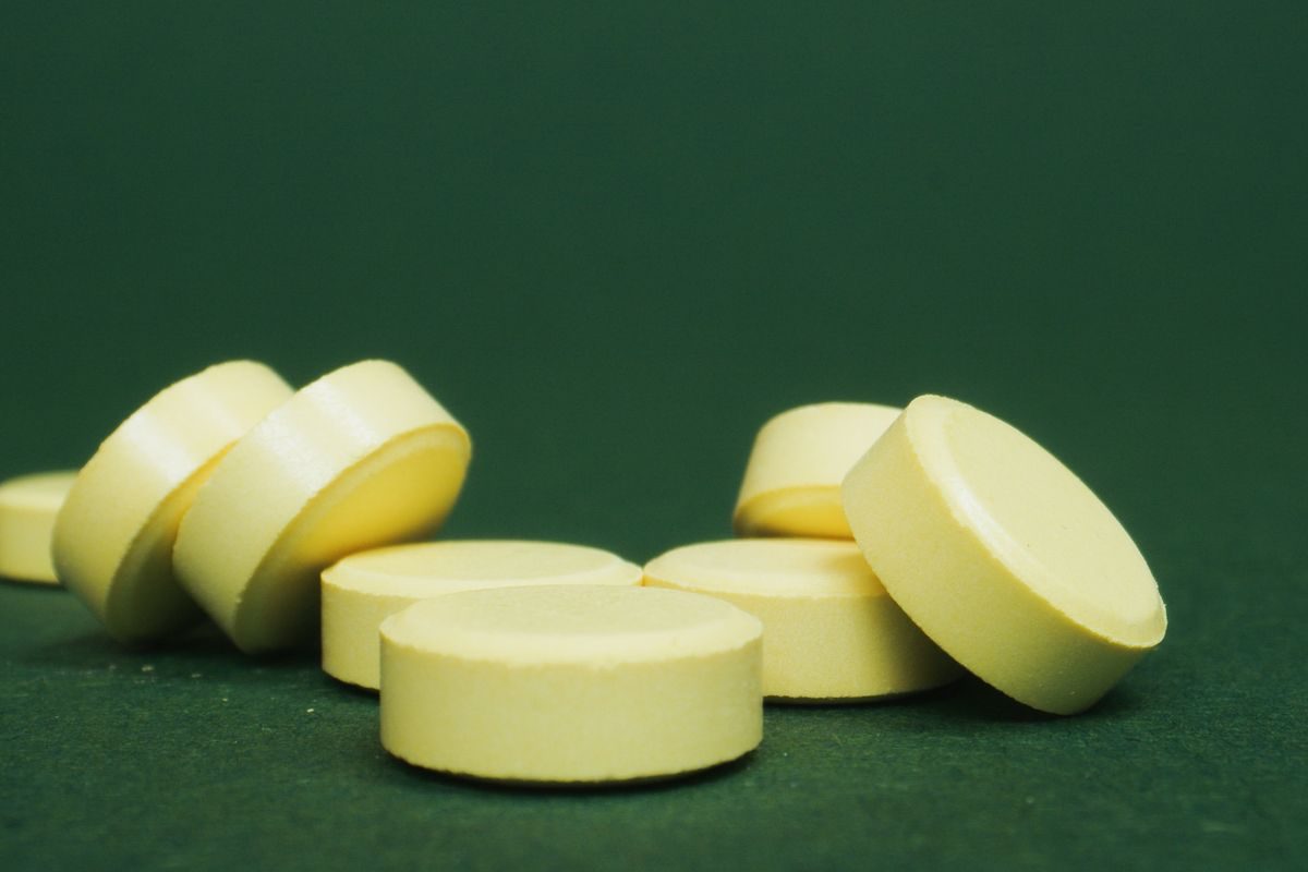 Chewable antacid tablets taken for quick acidity relief